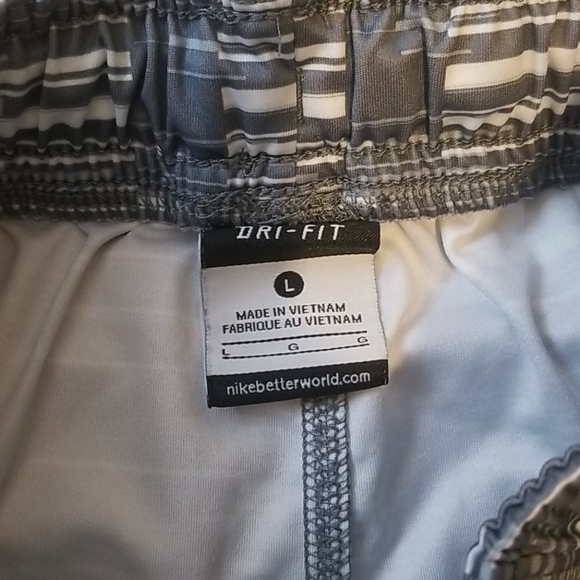 Shorts - Picture 3 of 3